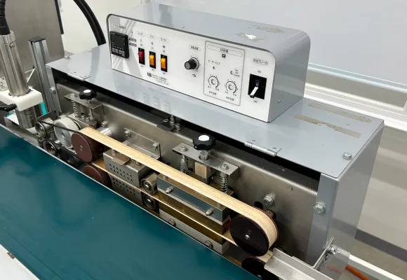 横流れシール機